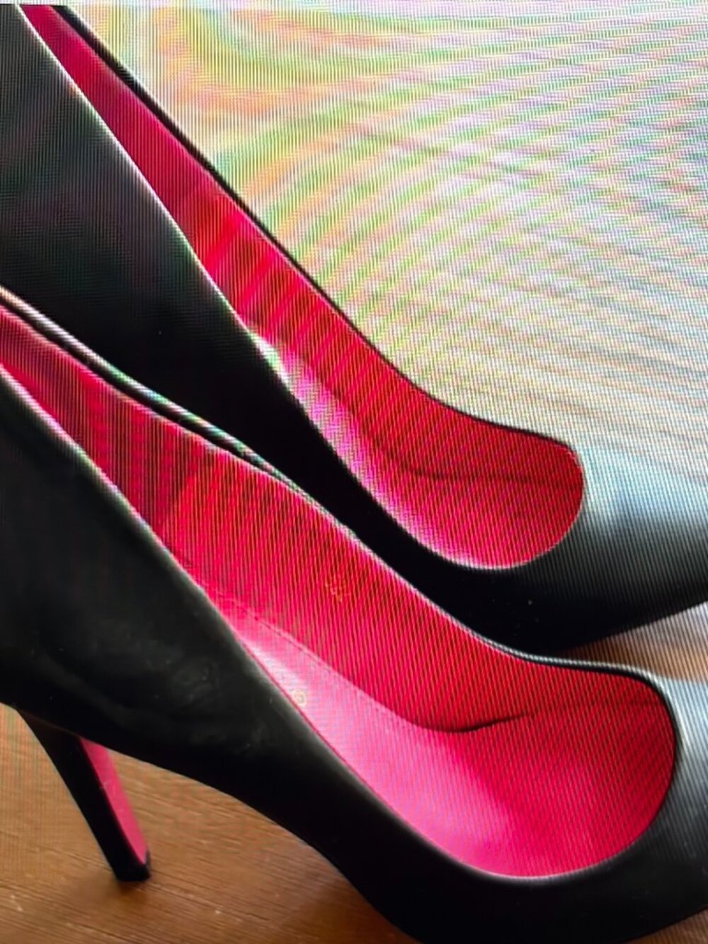 NWT - Escarpins Noirs Texturés QUEEN VIVI Intérieur Fuchsia / Pointure 7.5 (38)